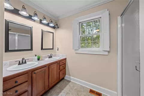 Bath - 4312 Cobblestone Dr, Copley, OH 44321 photo 4 of 8