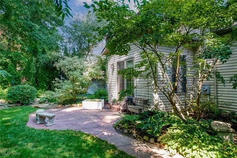 Exterior - 4312 Cobblestone Dr, Copley, OH 44321 photo 4 of 6