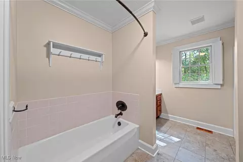 Bath - 4312 Cobblestone Dr, Copley, OH 44321 photo 2 of 8