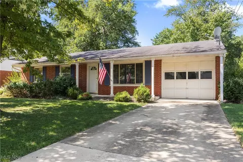 1298 Birchview Dr, Vermilion, OH 44089