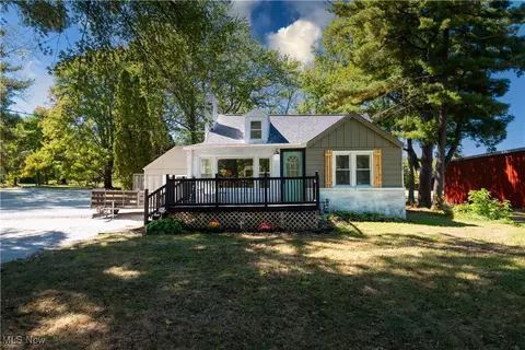 6109 Oakhill Ave NE, Alliance, OH 44601