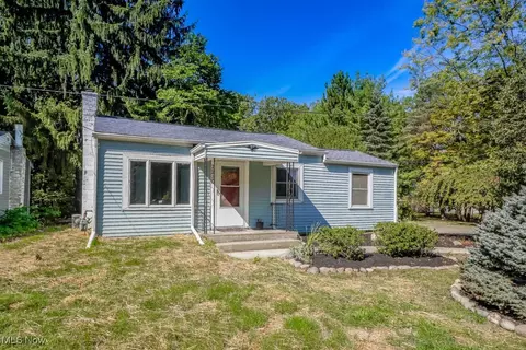 7210 Grove Ave, Bedford, OH 44146