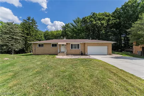 1000 Broadrock Ct, Parma, OH 44134