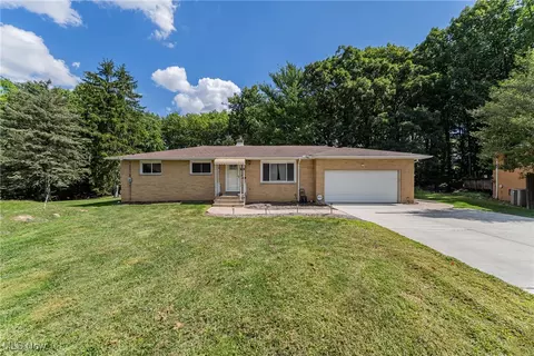 1000 Broadrock Ct, Parma, OH 44134