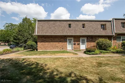 124 Shakespeare Ln, Avon, OH 44011