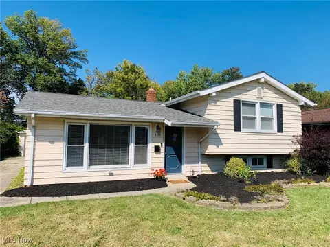 6419 Longridge Rd, Mayfield Heights, OH 44124