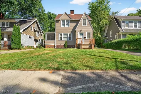 955 Montford Rd, Cleveland Heights, OH 44121