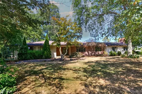 3770 Fairway Dr, Canfield, OH 44406