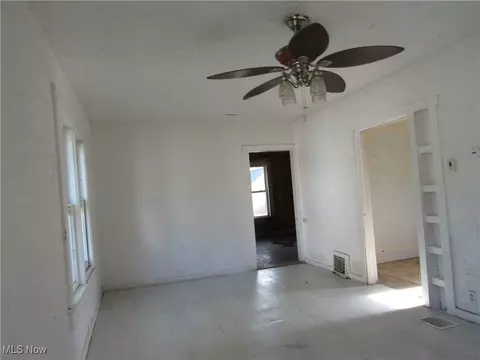 Living - 116 Oak St, Elyria, OH 44035 photo 1 of 2