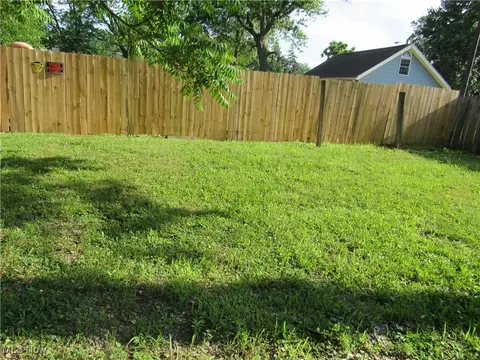 Exterior - 116 Oak St, Elyria, OH 44035 photo 3 of 3