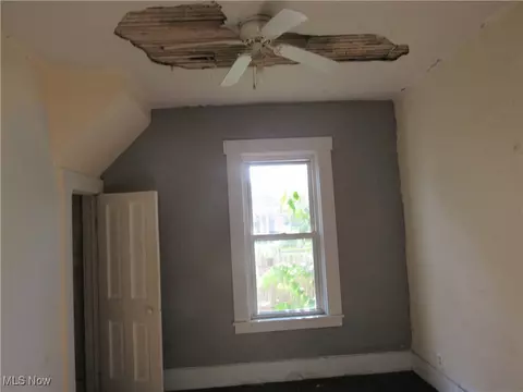 Bedroom - 116 Oak St, Elyria, OH 44035 photo 3 of 8