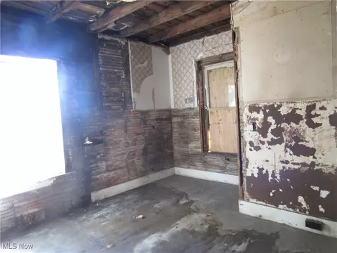 Bedroom - 116 Oak St, Elyria, OH 44035 photo 1 of 8