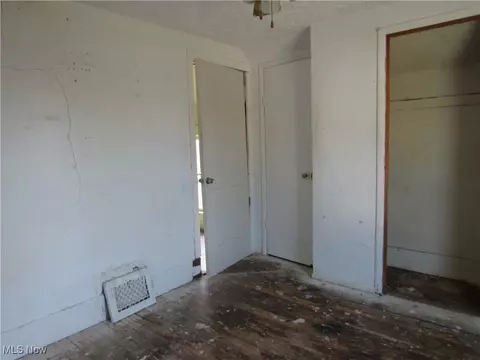 Bedroom - 116 Oak St, Elyria, OH 44035 photo 6 of 8
