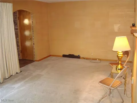 Living - 8 Adelford Ave, Akron, OH 44310 photo 2 of 6