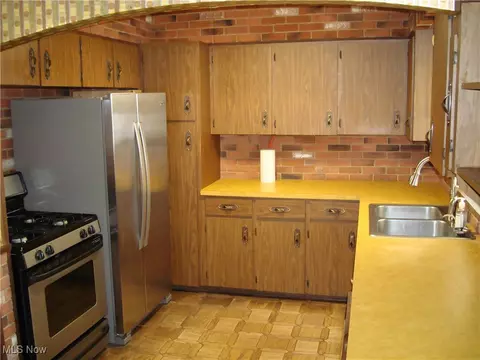 Kitchen - 8 Adelford Ave, Akron, OH 44310 photo 2 of 5