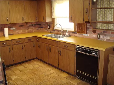 Kitchen - 8 Adelford Ave, Akron, OH 44310 photo 3 of 5