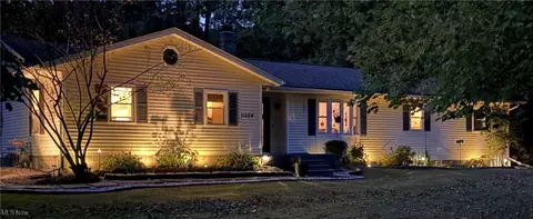 11524 Lakeview Rd, Chardon, OH 44024