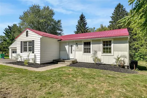 Exterior - 533 E Main St, Madison, OH 44057 photo 2 of 4