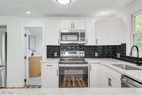 Kitchen - 533 E Main St, Madison, OH 44057 photo 3 of 3