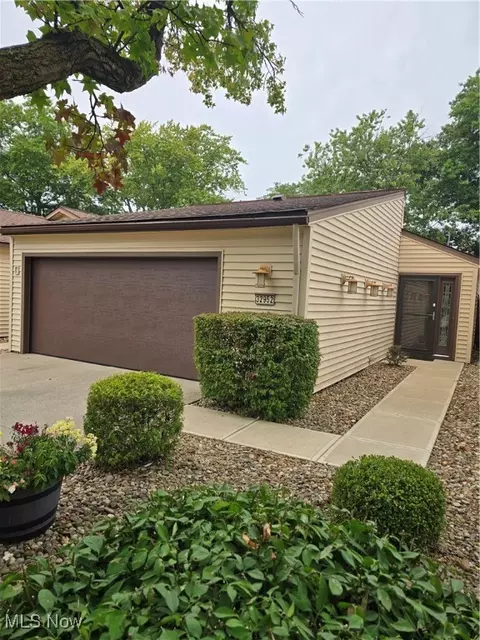 32952 Fern Tree Ln, North Ridgeville, OH 44039