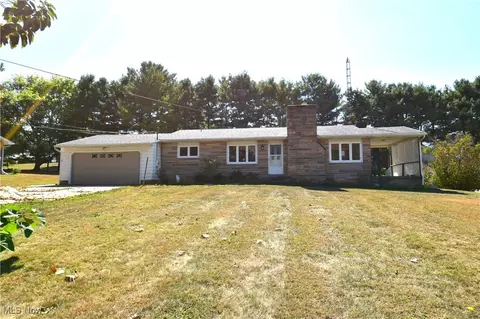 8896 Rue Helena St, Louisville, OH 44641