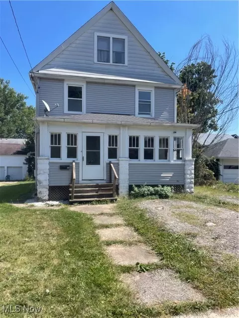 110 Oakwood St, Ravenna, OH 44266