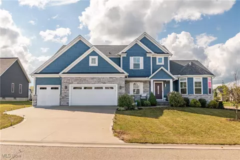 7577 Crowngate Cir NW, North Canton, OH 44720