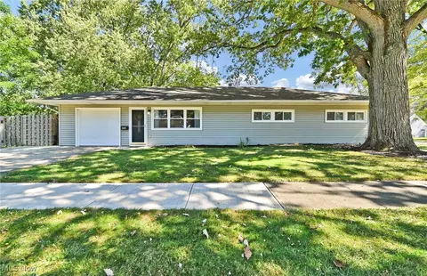 585 Woodmere Dr, Berea, OH 44017