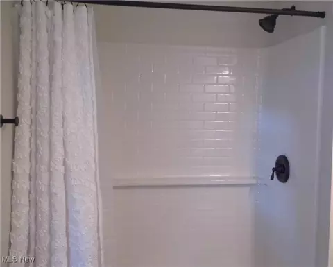 Bath - 418 Jaronte Dr, Boardman, OH 44512 photo 1 of 7