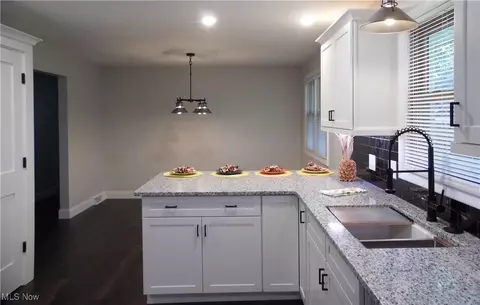 Kitchen - 418 Jaronte Dr, Boardman, OH 44512 photo 3 of 3