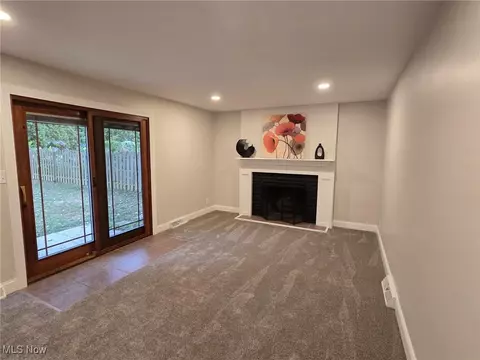 Living - 418 Jaronte Dr, Boardman, OH 44512 photo 1 of 2