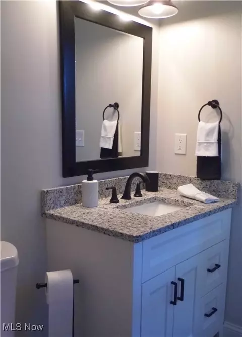 Bath - 418 Jaronte Dr, Boardman, OH 44512 photo 2 of 7