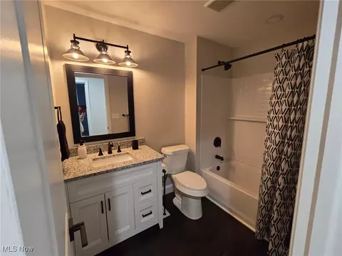 Bath - 418 Jaronte Dr, Boardman, OH 44512 photo 5 of 7