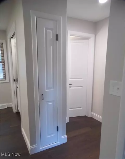 Entry Way - 418 Jaronte Dr, Boardman, OH 44512 photo 3 of 6