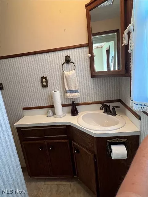 Bath - 1028 Lyndon Ave, Ashtabula, OH 44004 photo 2 of 4