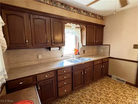 Kitchen - 1028 Lyndon Ave, Ashtabula, OH 44004 photo 2 of 3