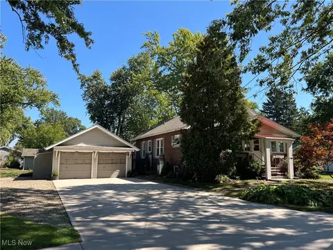 1028 Lyndon Ave, Ashtabula, OH 44004