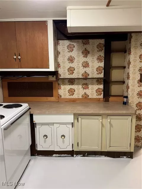 Kitchen - 1028 Lyndon Ave, Ashtabula, OH 44004 photo 3 of 3