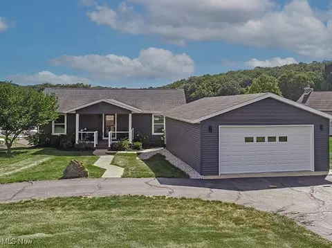 381 N Ridge Heights Dr, Howard, OH 43028