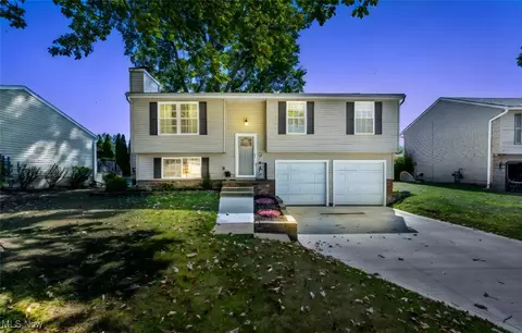 5451 Oak Ridge Dr, Willoughby, OH 44094