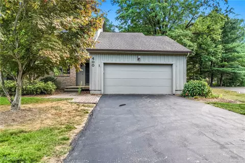 400 Tournament Trl, Cortland, OH 44410