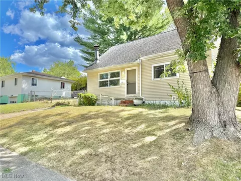 2931 Popham St, Akron, OH 44314
