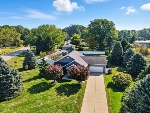 106 Margor Dr, Conneaut, OH 44030