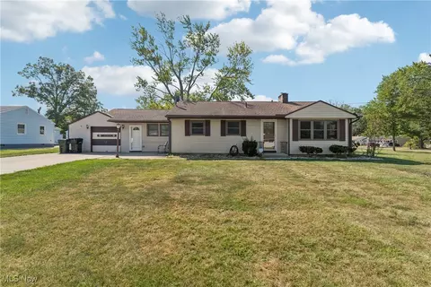 411 Metcalf Rd, Elyria, OH 44035