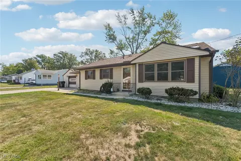 411 Metcalf Rd, Elyria, OH 44035 photo 2