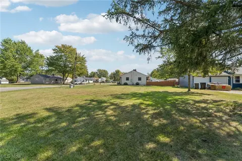 411 Metcalf Rd, Elyria, OH 44035 photo 4