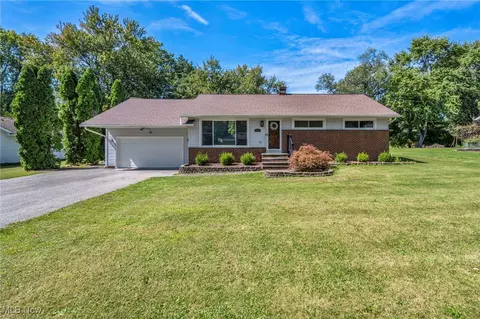 8282 Fairlane Dr, Macedonia, OH 44056