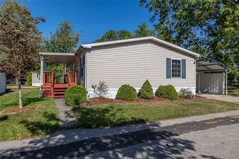 26 Van Ess Dr, Olmsted Twp, OH 44138