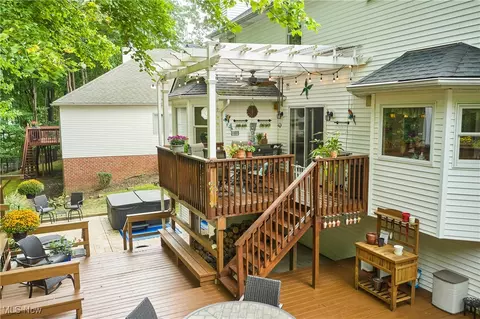 Exterior - 3127 Deercrest Path, Stow, OH 44224 photo 5 of 10