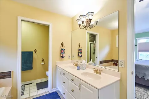 Bath - 3127 Deercrest Path, Stow, OH 44224 photo 2 of 5